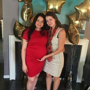 Red short sleeve fitted maternity dress Size M